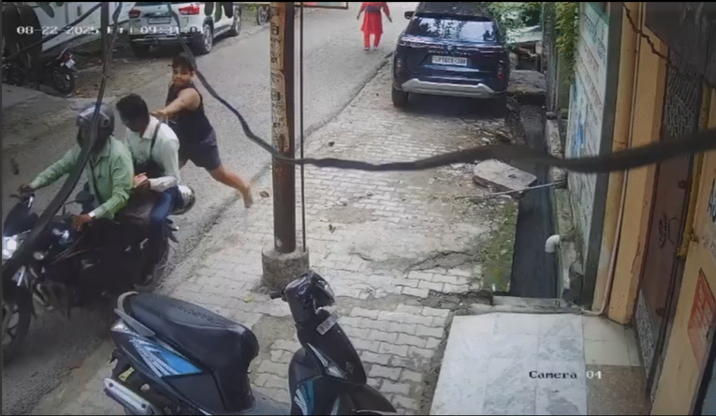 शहर के पॉश इलाके में दिन दहाड़े महिला से हुई टप्पेबाजी