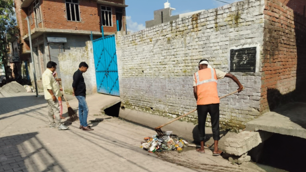 सफाई व्यवस्था में अब लापरवाहों पर गिरेगी गाज नगर पालिका परिषद की सख्ती