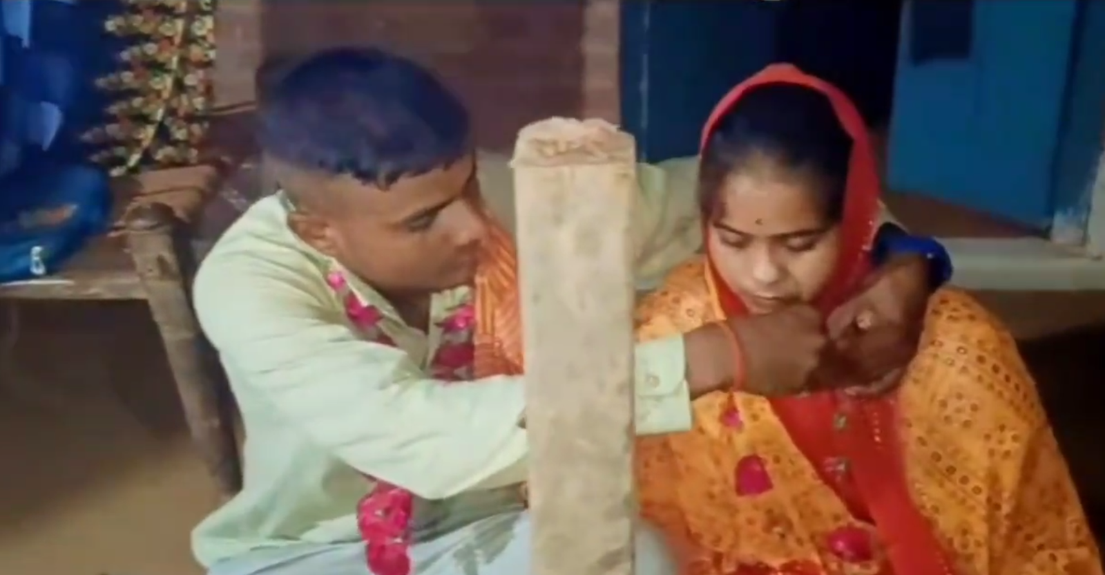 जालौन में प्रेमिका से मिलने पहुंचे प्रेमी को परिजनों ने पकड़ा,कराई शादी