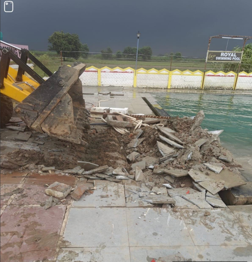 किसानों की ट्यूबवेल पर बुलडोजर: जवाब देने के बावजूद JDA की कार्रवाई..?