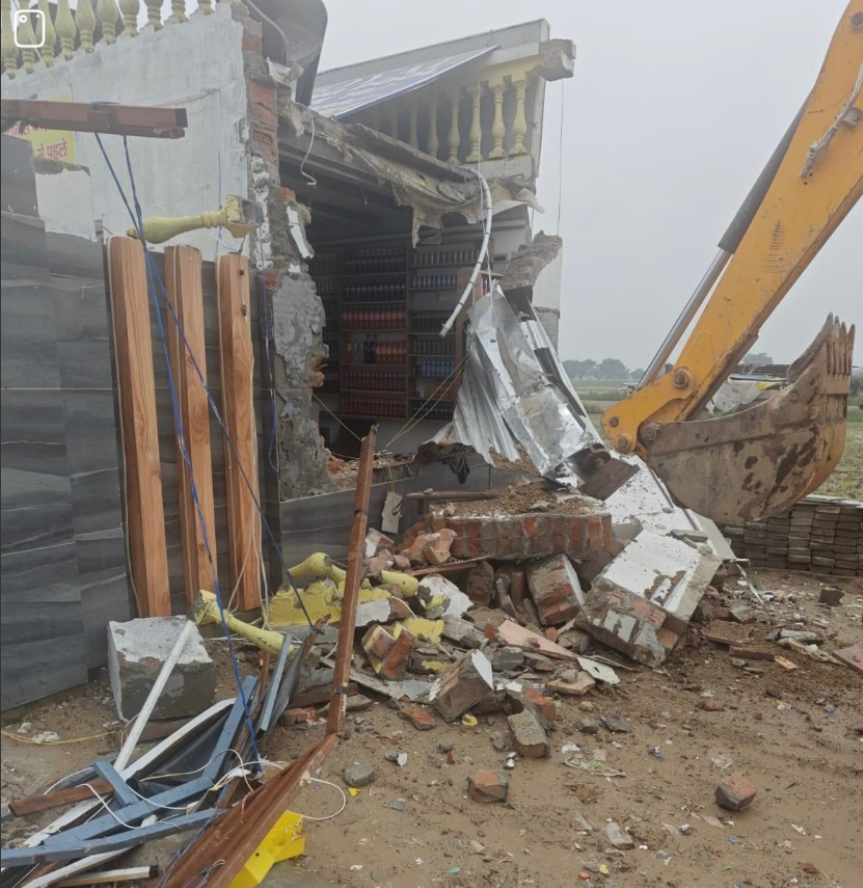 डासना में किसानों की ट्यूबवेल पर बुलडोजर: जवाब देने के बावजूद जीडीए की कार्रवाई