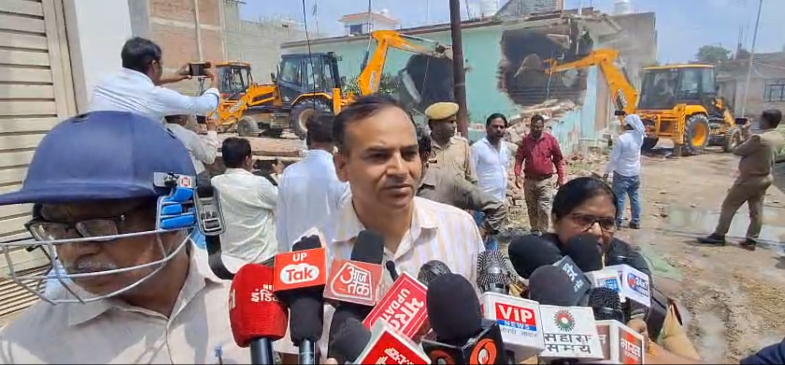 1.बवाल और आगजनी के आरोपी माजिद के फार्महाउस को बुलडोजर से किया ध्वस्त..?