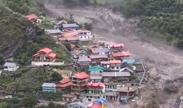 उत्तरकाशी बाढ़ लाइव: बाढ़ प्रभावित धराली से बचावकर्मियों ने एक शव निकाला; वायुसेना भी बचाव और राहत अभियान में शामिल