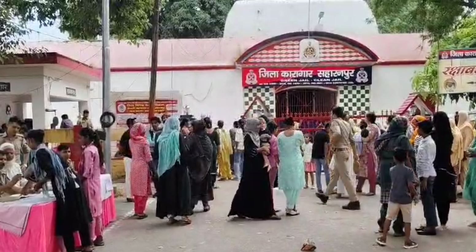 सहारनपुर में रक्षाबंधन का जश्न, जिला कारागार में भी बहनों ने बांधी राखी