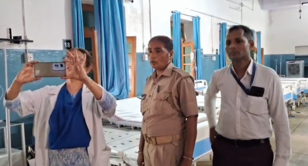 बरसात ने खोली जिला अस्पताल की व्यवस्थाओ की पोल, 