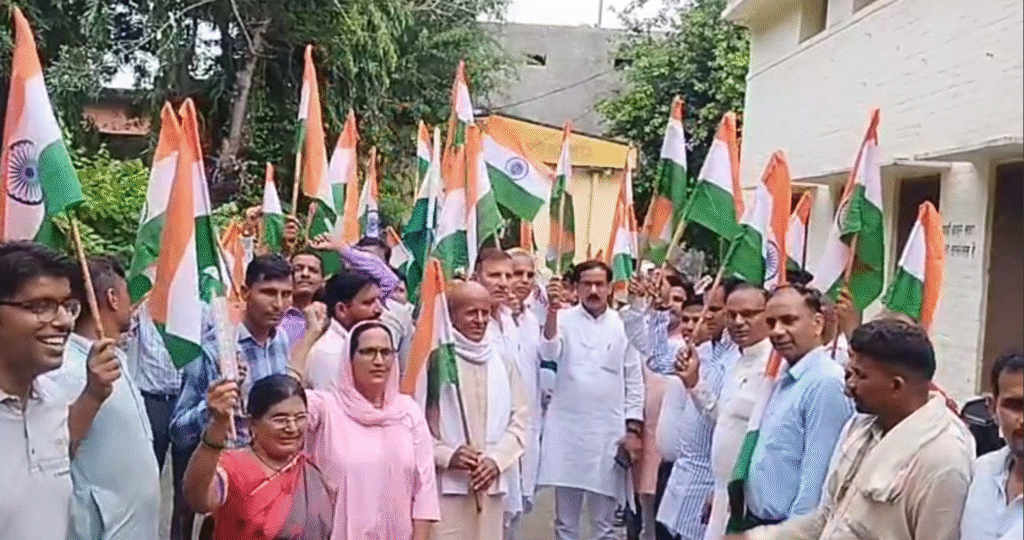 विकास खंण्ड गंगोह से गणेश शंकर विद्यार्थी चौक तक निकाली तिरंगा यात्रा