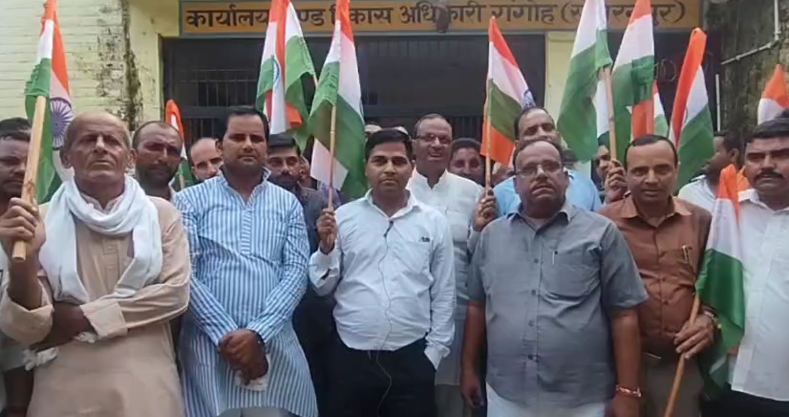 विकास खंण्ड गंगोह से गणेश शंकर विद्यार्थी चौक तक निकाली तिरंगा यात्रा