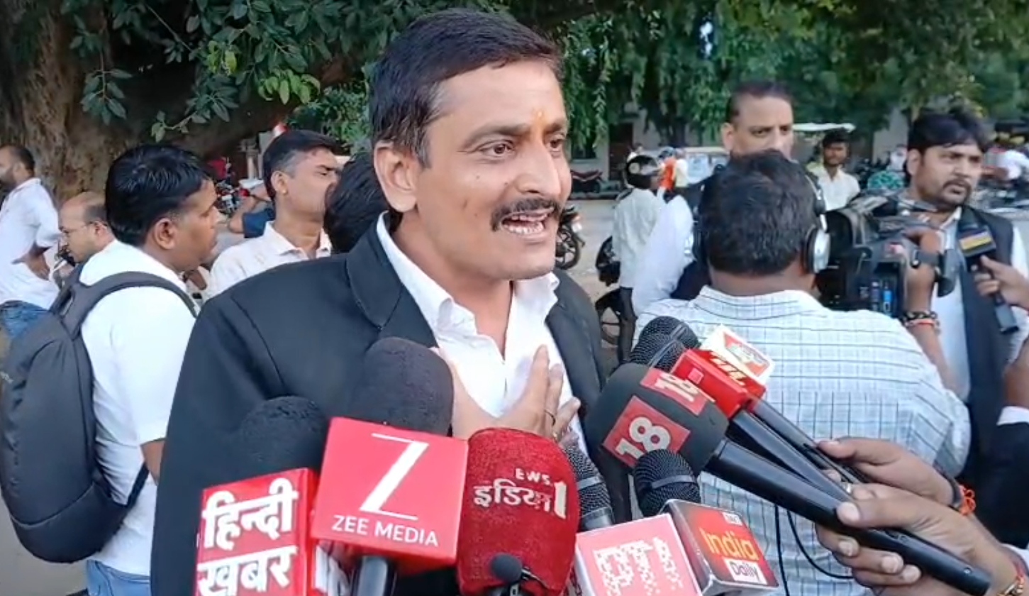 भोजपुरी के पावर स्टार पवन सिंह पर ठगी का आरोप, वाराणसी कोर्ट ने मुकदमा दर्ज करने का दिया आदेश