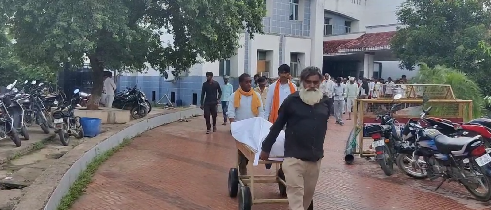 जालौन में झांसी-कानपुर हाईवे पर ट्रक से भीषण टक्कर, दो बाइक सवार युवकों की मौत, परिजनों में शोक की लहर1