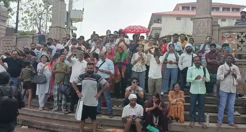 चंद्र ग्रहण पर वाराणसी में मंदिर के कपाट बंद, गंगा आरती से लेकर काशी विश्वनाथ तक आरती के समय बदलें1