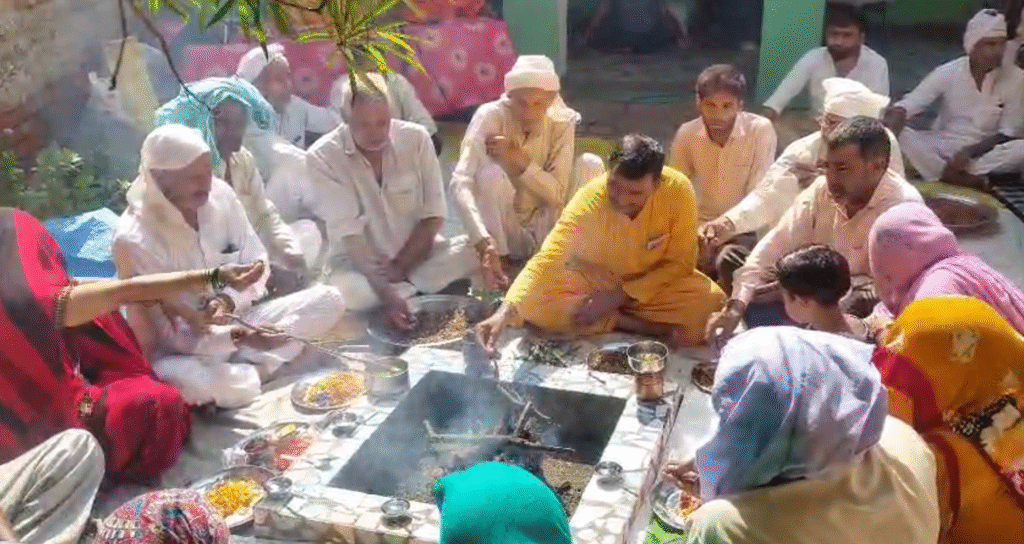 शामली में 12 दिन के प्रवास के दौरान झिंझाना के बैदखेडी गांव में पहुंची अखंड ज्योति कलश यात्रा