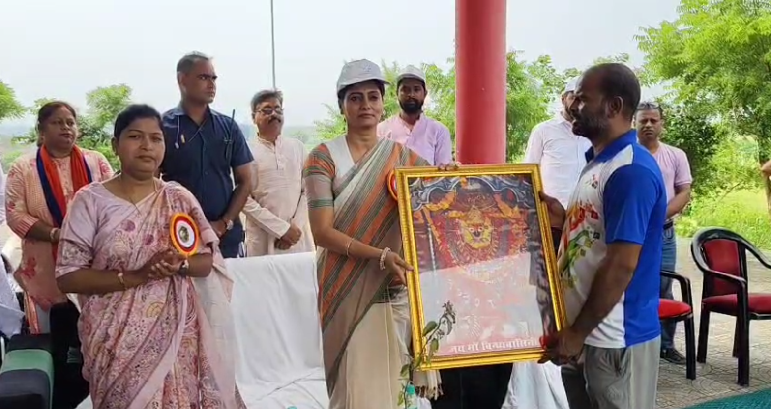 मिर्जापुर में शानदार शुरुआत! अनुप्रिया पटेल की साइकिल रैली से राष्ट्रीय खेल दिवस पर फिटनेस जागरूकता, पिछली सरकारों की लापरवाही का पर्दाफाश1