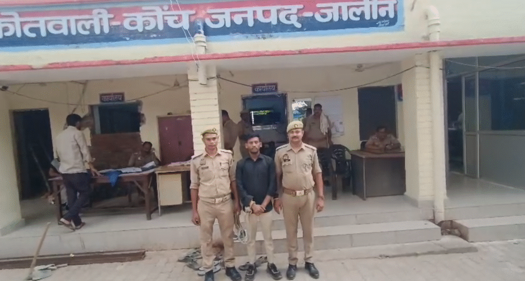 प्रेमिका के साथ मिलकर दादी हत्या कांड का अभियुक्त चढा पुलिस के हत्थे