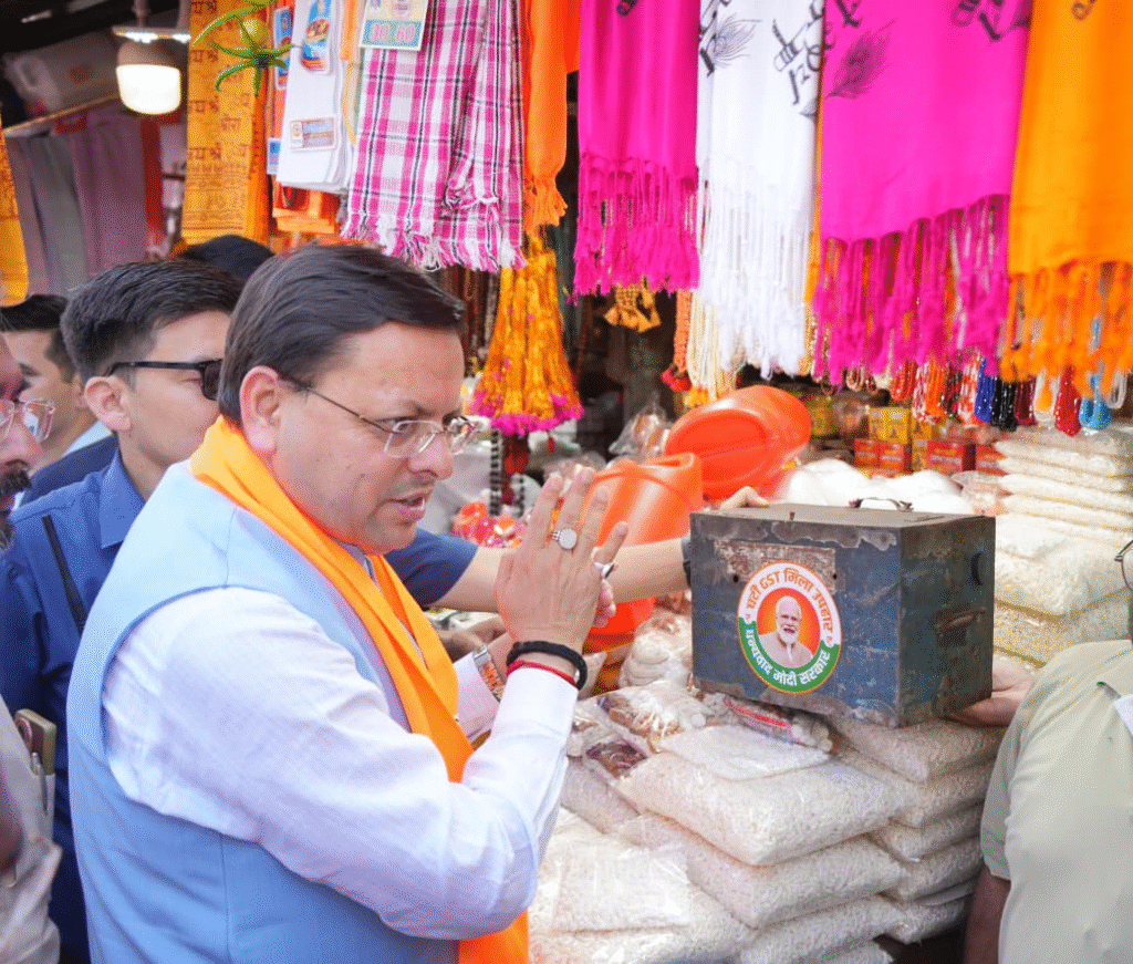 ‘घटी जीएसटी मिला उपहार- धन्यवाद मोदी सरकार‘ जैसे बैनर लगाकर व्यापारियों ने जताया आभार