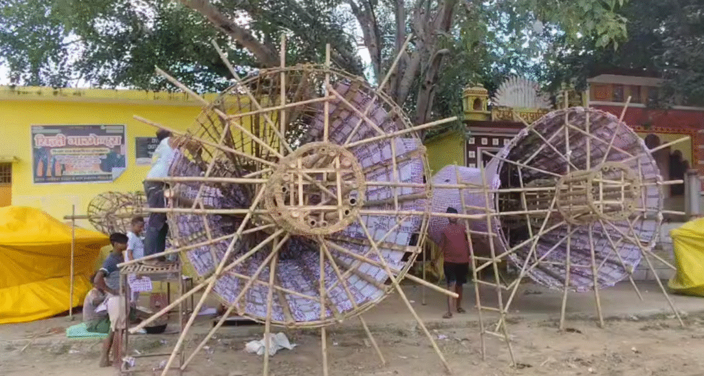 जालौन में दशहरा की तैयारी, धनुताल के मैदान में 5 दशक से 40 फीट ऊंचे रावण-मेघनाद के पुतले बनाते चले आ रहे पीढ़ी दर पीढ़ी मुस्लिम कारीगर