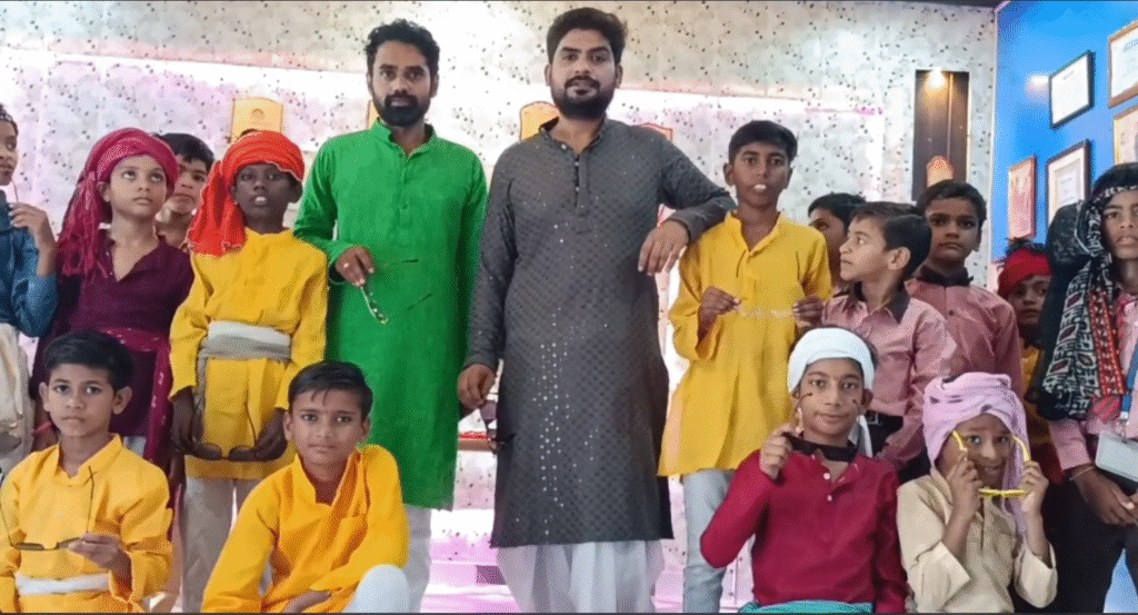 जालौन में नवरात्र पर सरकारी स्कूल के बच्चों ने किया लोक नृत्य गरबा और डांडिया