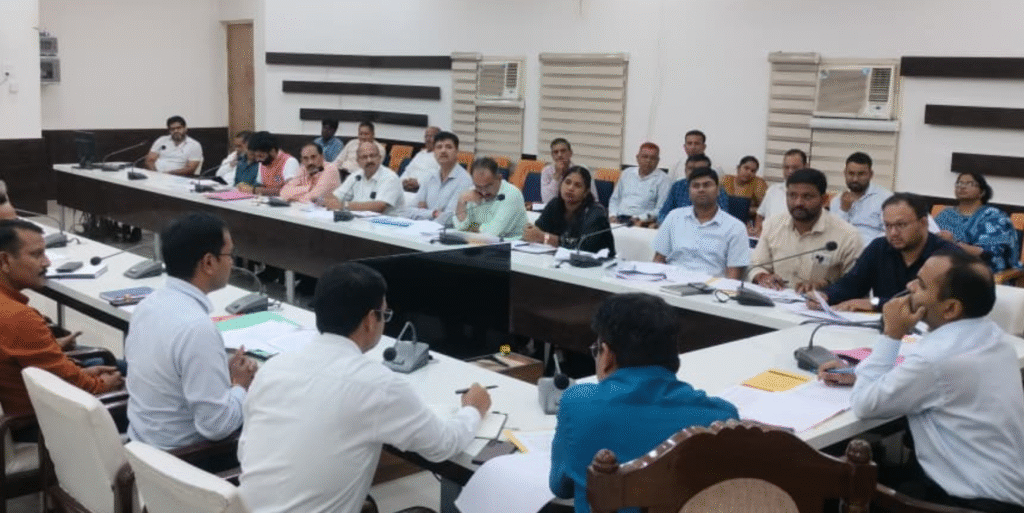 हरिद्वार में सख्त कदम! जिलाधिकारी का विकास कार्यों पर जोर, शिथिलता को नकारते हुए ग्रामवासियों को राहत