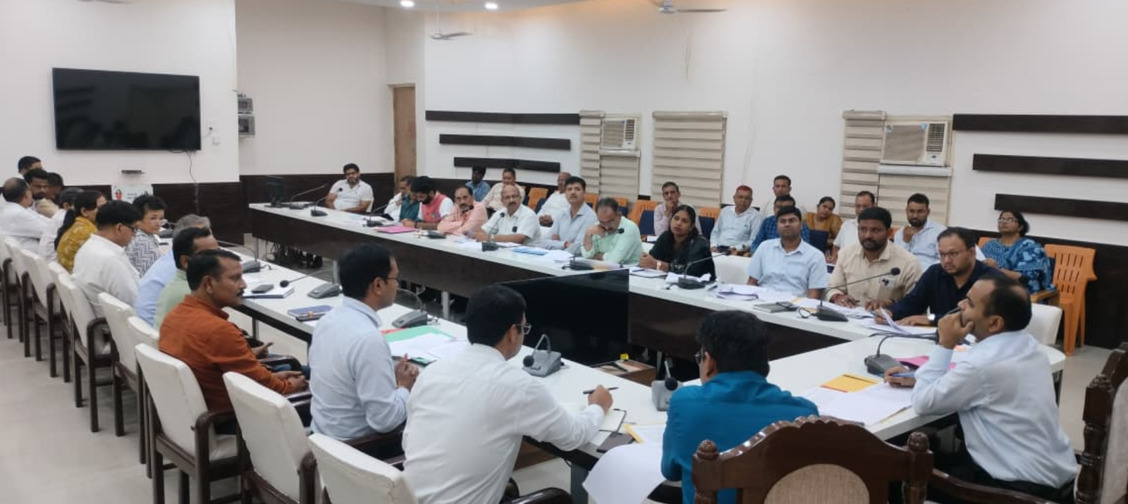 हरिद्वार में क्रांतिकारी पहल! जिलाधिकारी का विकास कार्यों पर सख्त रुख, लापरवाही पर तीखा प्रहार ग्रामवासियों को लाभ1