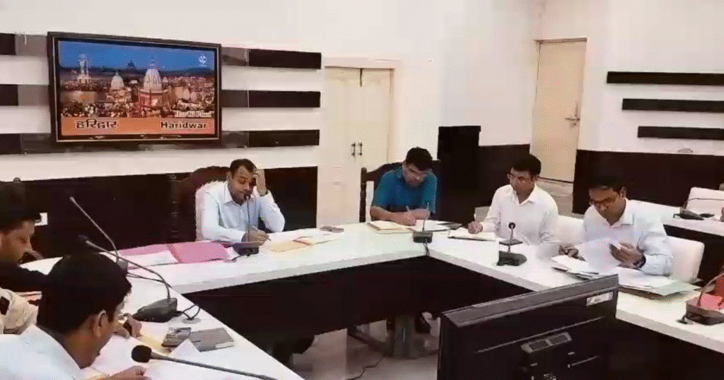 हरिद्वार में सख्त कदम! जिलाधिकारी का विकास कार्यों पर जोर, शिथिलता को नकारते हुए ग्रामवासियों को राहत