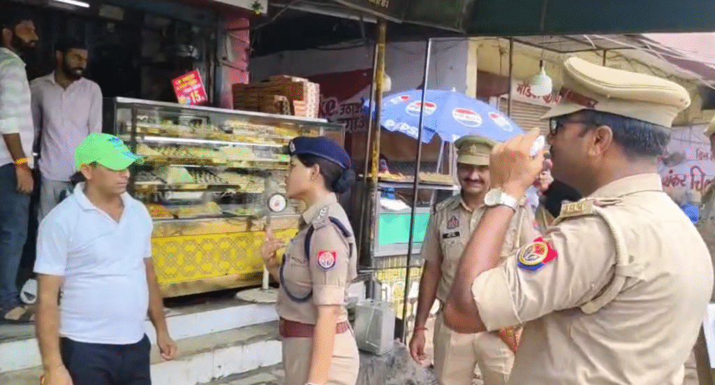 गाजियाबाद में जोरदार कार्रवाई! एसीपी प्रियाश्री पाल का अतिक्रमण हटाओ अभियान, यातायात सुधार से राहत