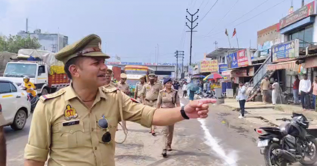 गाजियाबाद में जोरदार कार्रवाई! एसीपी प्रियाश्री पाल का अतिक्रमण हटाओ अभियान, यातायात सुधार से राहत