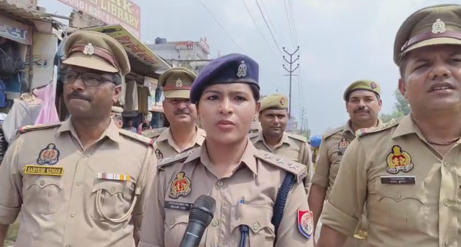 गाजियाबाद में जोरदार कार्रवाई! एसीपी प्रियाश्री पाल का अतिक्रमण हटाओ अभियान, यातायात सुधार से राहत1