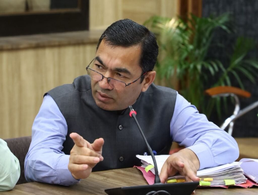 देहरादून में रास्ते और सड़कों पर नहीं लगेंगी पटाखों की दुकान