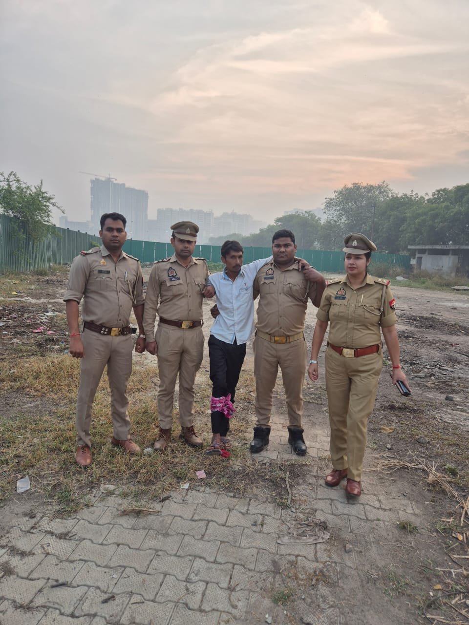 गाजियाबाद पुलिस की बड़ी कार्रवाई: मुठभेड़ में दो लुटेरे गिरफ्तार, लूट का माल बरामद