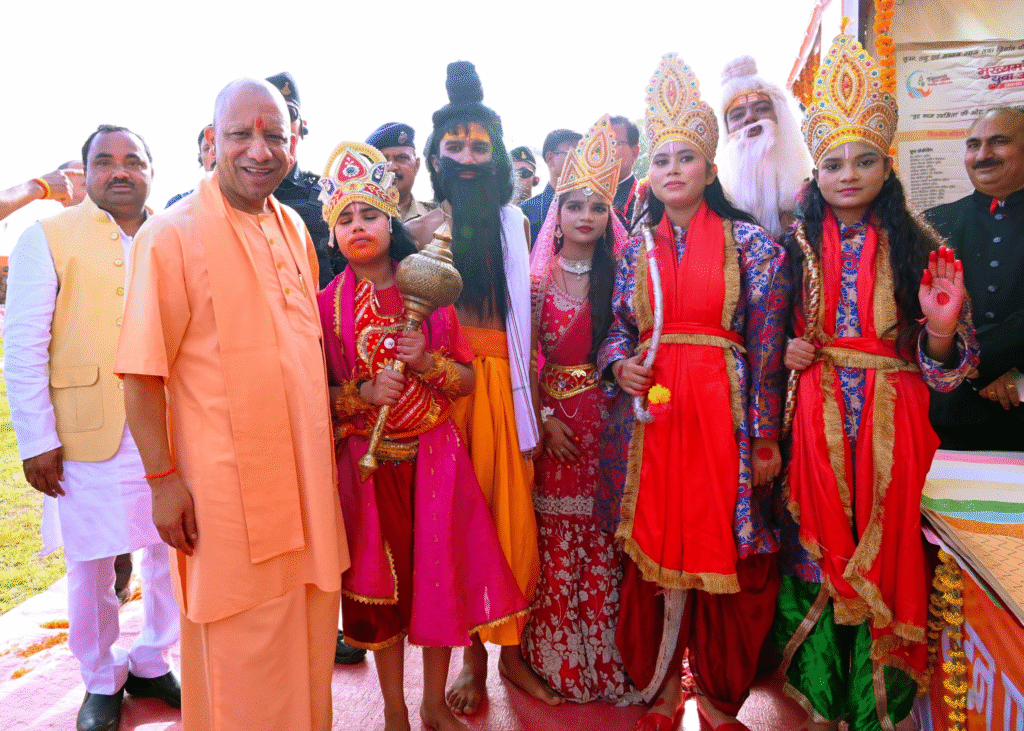 योगी ने जालौन में रखी 1900 करोड़ की परियोजनाओं की नींव, पूर्व सरकारों पर साधा निशाना