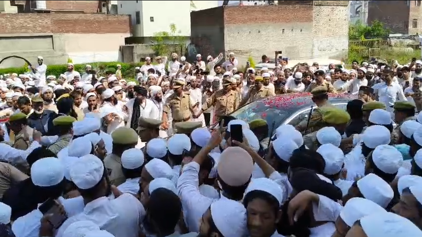 अफ़ग़ान विदेश मंत्री आमिर ख़ान मुत्ताक़ी पहुंचे देवबंद के दारुल उलूम