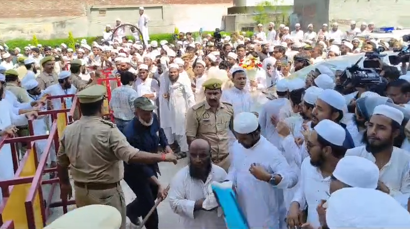 अफ़ग़ान विदेश मंत्री आमिर ख़ान मुत्ताक़ी पहुंचे देवबंद के दारुल उलूम