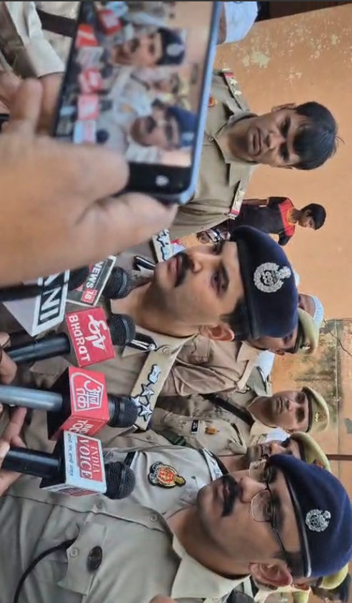 बागपत में ट्रिपल मर्डर से दहशत: मस्जिद में मौलाना की पत्नी और दो मासूम बेटियों की धारदार हथियारों से हत्या