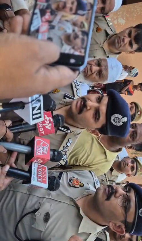 बागपत में ट्रिपल मर्डर से दहशत: मस्जिद में मौलाना की पत्नी और दो मासूम बेटियों की धारदार हथियारों से हत्या