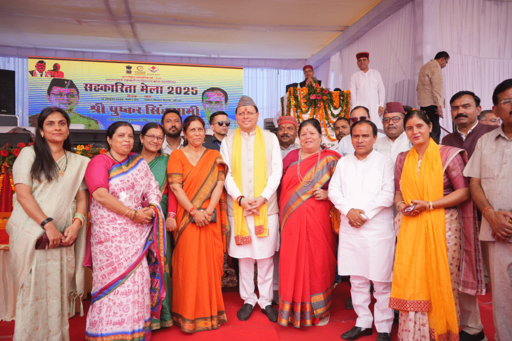 मुख्यमंत्री ने आवास विकास मैदान श्रीनगर में आयोजित नौ दिवसीय सहकारिता मेले में प्रतिभाग किया।