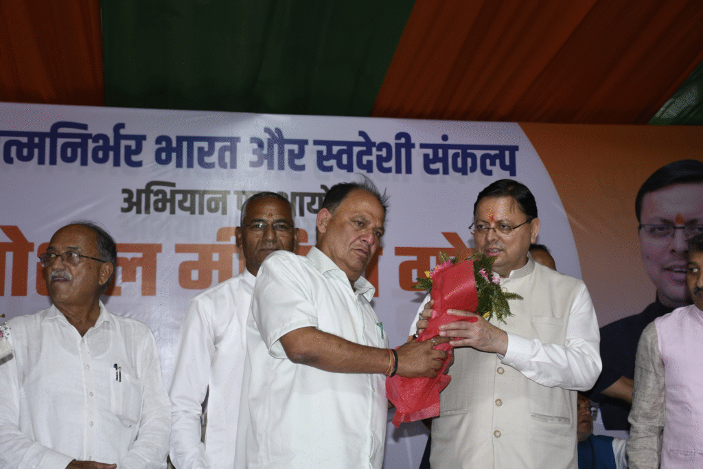 मुख्यमंत्री धामी ने हल्द्वानी में की सोशल मीडिया पदाधिकारियों के साथ बैठक