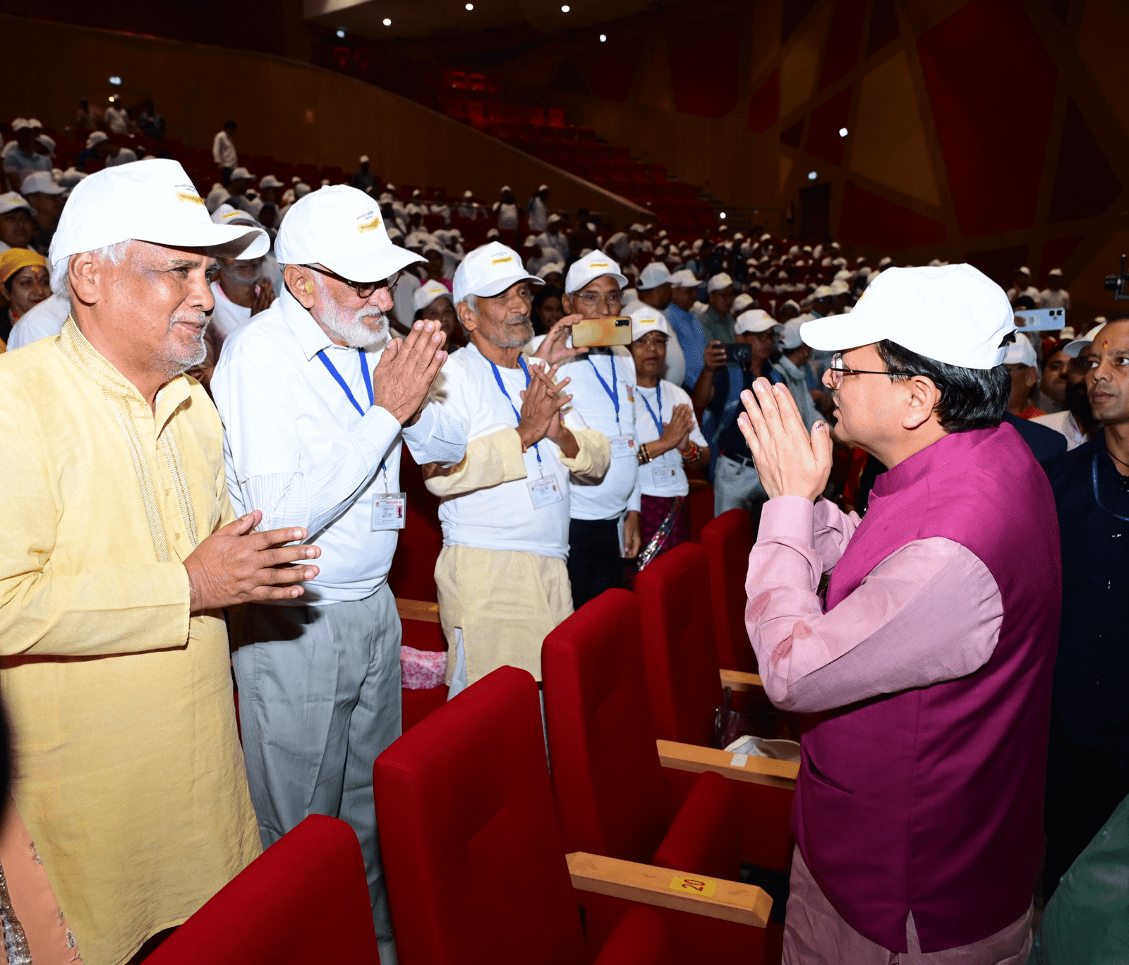 वरिष्ठ नागरिक: समाज के स्तंभ और मार्गदर्शक – सीएम धामी