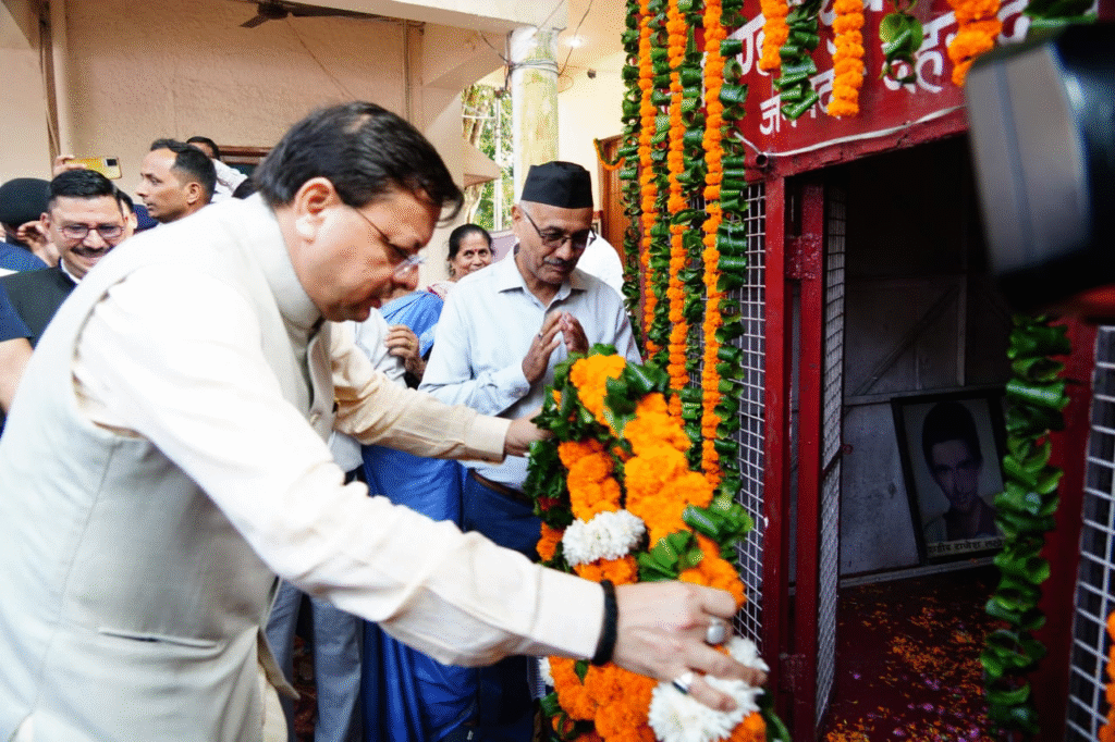 उत्तराखण्ड: मुख्यमंत्री धामी ने गांधी जयंती और शहीदों को दी श्रद्धांजलि