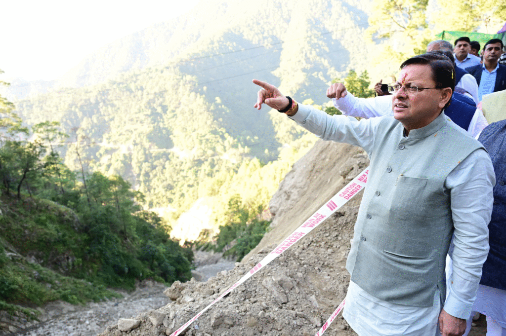 जनता की सुरक्षा सर्वोपरि, हर परिस्थिति में चालू रहे संपर्क मार्ग: मुख्यमंत्री