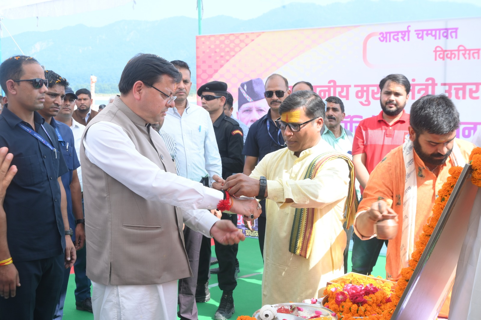 मुख्यमंत्री ने टनकपुर ( चंपावत) में भैया दूज (च्यूड़ा पूजन) समारोह में किया प्रतिभाग, महिलाओं ने किया पारंपरिक पूजन