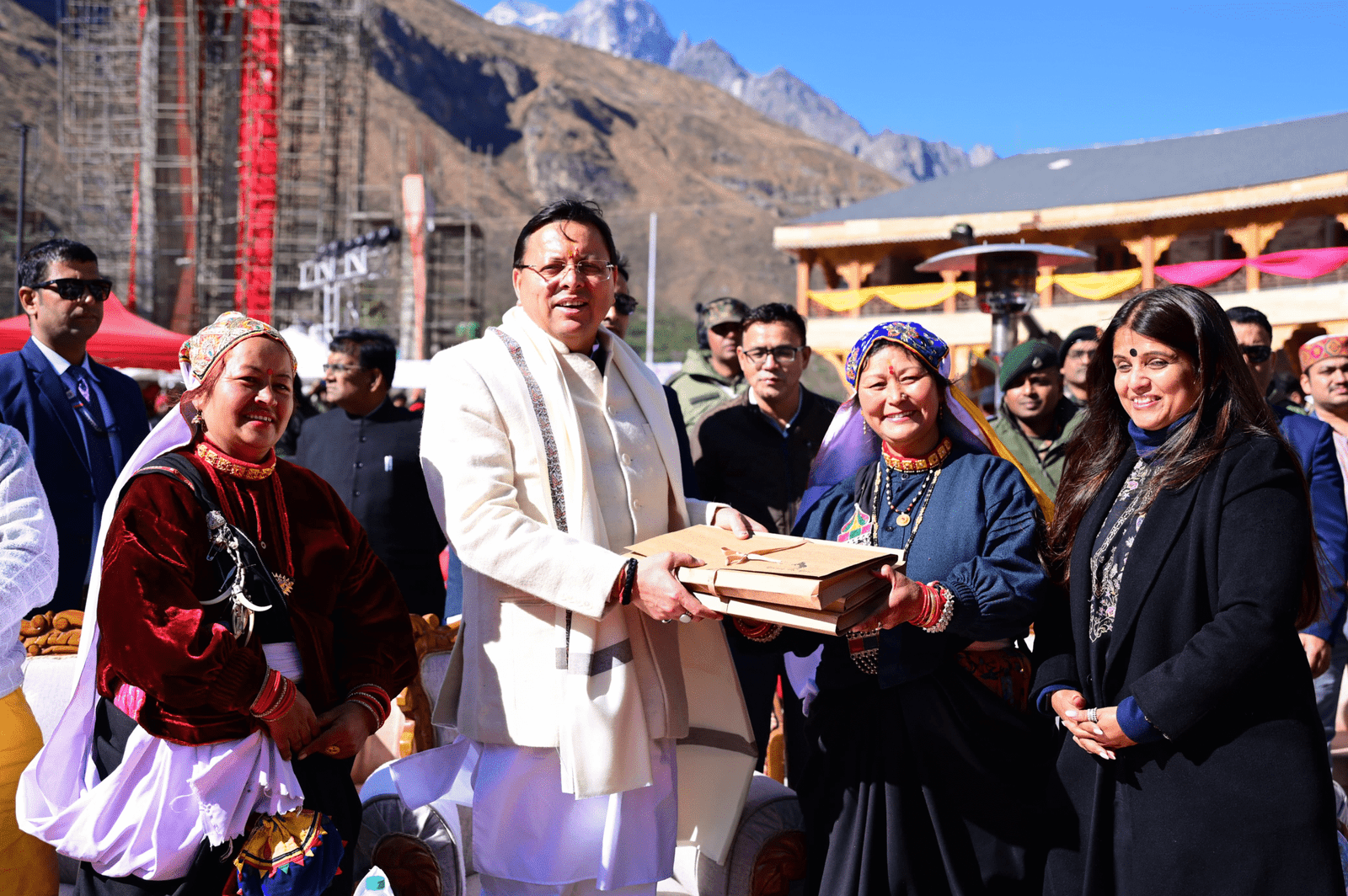 माणा गाँव में देवभूमि सांस्कृतिक महोत्सव 2025 का भव्य समापन: सीमांत क्षेत्रों में पर्यटन और आर्थिकी को नई दिशा