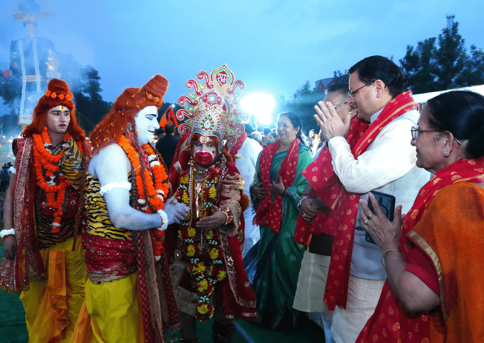 उत्तराखंड: मुख्यमंत्री धामी ने परेड ग्राउंड में रावण दहन कार्यक्रम में किया प्रतिभाग, दी विजयदशमी की शुभकामनाएं