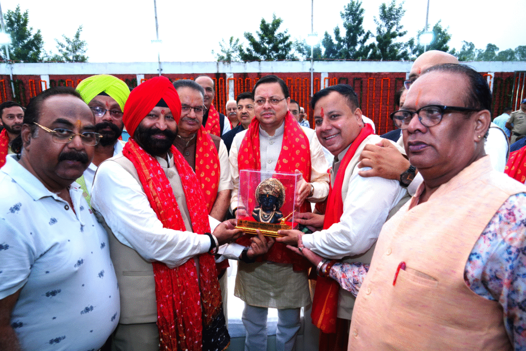 उत्तराखंड: मुख्यमंत्री धामी ने परेड ग्राउंड में रावण दहन कार्यक्रम में किया प्रतिभाग, दी विजयदशमी की शुभकामनाएं