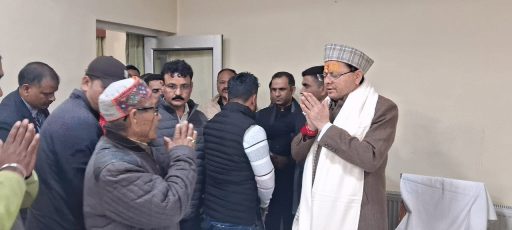 मुख्यमंत्री पुष्कर सिंह धामी मुनस्यारी पहुंचे, जनता-जवानों से किया आत्मीय संवाद