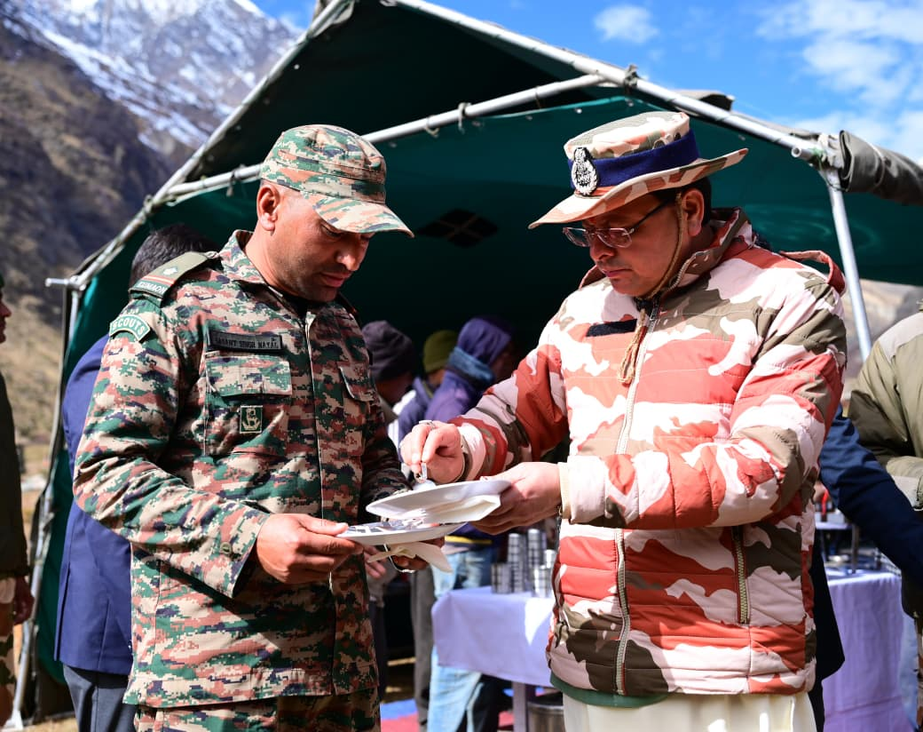 सीमांत गांव मिलम में मुख्यमंत्री ने की आई.टी.बी.पी जवानों और स्थानीय नागरिकों से भेंट