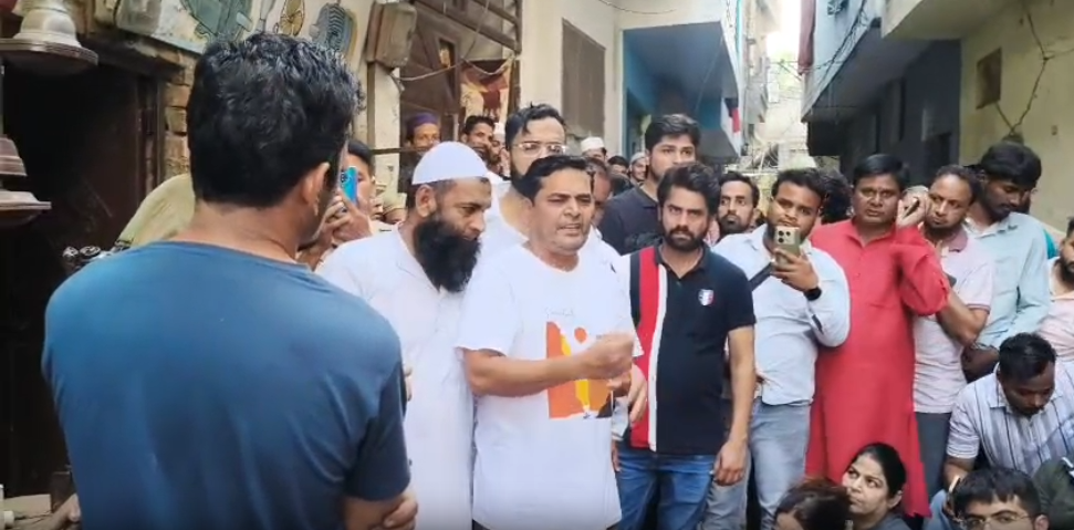 सहारनपुर में प्रेम विवाद: ईशिका ने ठुकराई परिवार की अपील, बोलीं- शाकिब के बिना कहीं नहीं जाऊंगी, पुलिस ने संभाला तनावपूर्ण माहौल