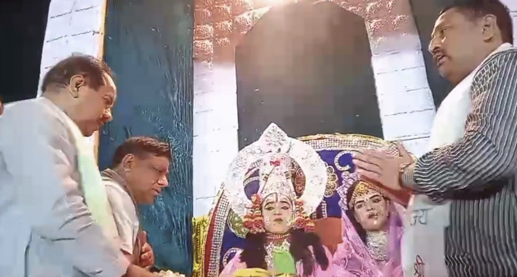 भारतीय संस्कृति की झलक के साथ 48वां श्री आदर्श रामलीला महोत्सव धूमधाम से प्रारंभ