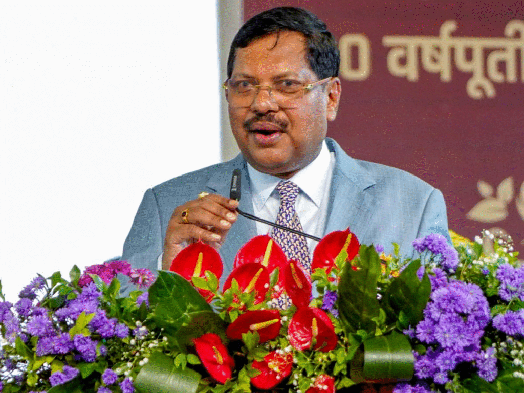 सुप्रीम कोर्ट में चीफ जस्टिस बीआर गवई पर जूता फेंकने की कोशिश, वकील हिरासत में