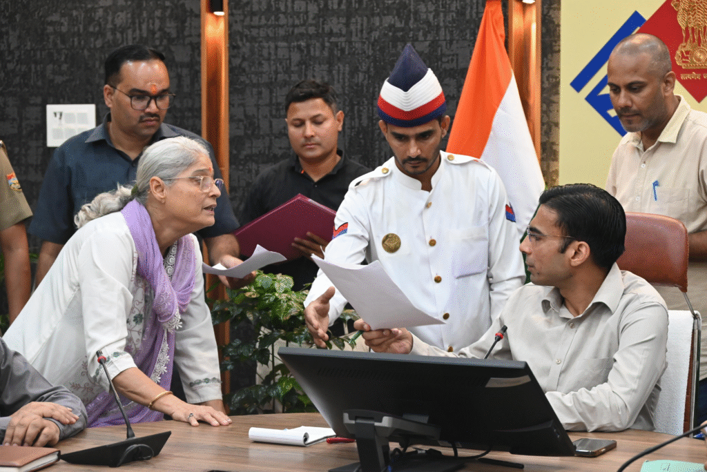 जन समस्याओं को गंभीरता से ले विभाग, प्राथमिकता पर करें समाधान: डीएम