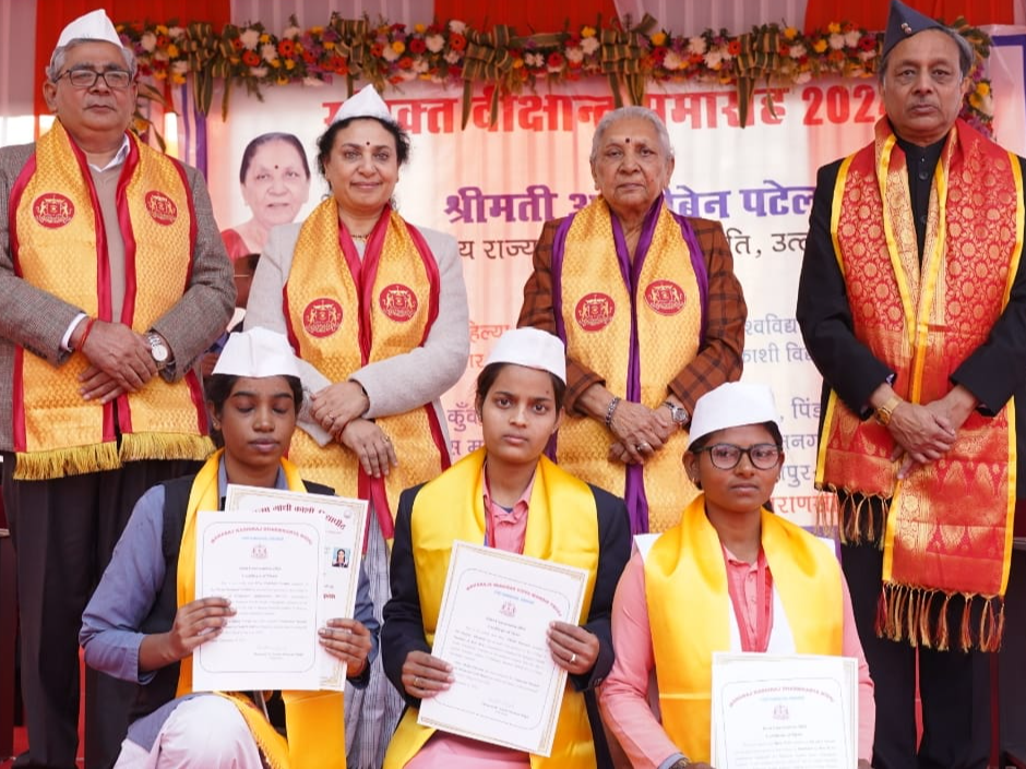 “बेटियां लिव-इन रिलेशनशिप से बचें, विवेक से लें फैसले: राज्यपाल आनंदीबेन पटेल”