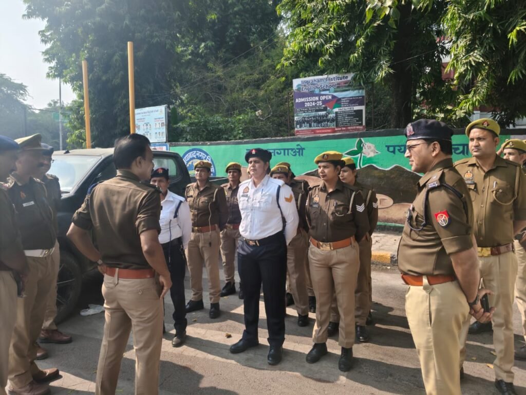 गाजियाबाद के हापुड़ चुंगी चौराहे पर ट्रैफिक पुलिस का विशेष चेकिंग अभियान, लाखों के चालान काटे